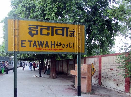  Politics or Conspiracy: Announcement made at Etawah Railway Station! Passengers please pay attention... Let Dimple Bhabhi win from Mainpuri, slogans of Zindabad also echo