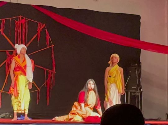 The famous anti-war play Andha Yug was presented on stage for the first time by school students under the direction of director Sanjay Pandit! The play written by Dharamveer Bharti is based on the eighteenth day of Mahabharata