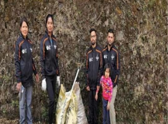 Appeal of "Jai Janani Jai Bharat" team: Have mercy on the forests, Nainital is the home of Mother Nanda Devi! 3 bags of garbage came out from around 12 stones