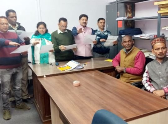 Nainital: Biennial elections of Kumaun University Non-Teaching Staff Association completed! Dr. Sanwal became the president and Jagdish Chandra became the secretary, there was an influx of congratulations