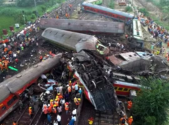 Rail accident: A sound and a pile of dead bodies! 280 people died so far, army and NDRF took charge