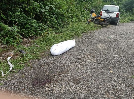  Girl's body found in the forest under suspicious circumstances, police engaged in investigation.
