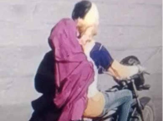 What is this: Here the husband kept buying medicines and on the other side the wife ran away with her boyfriend! After reaching the police station, the husband expressed his pain, now the police is searching.