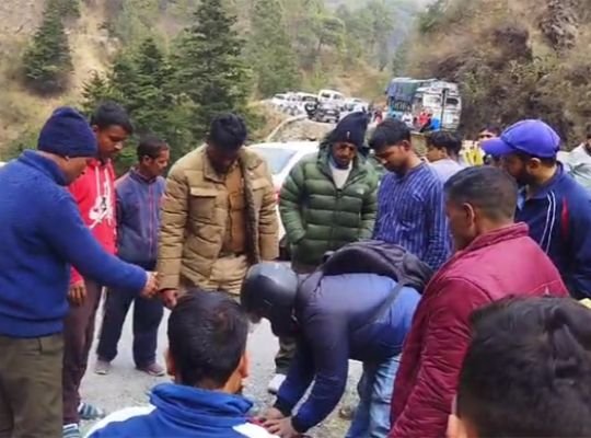  Uttarakhand: Major road accident in Nainital! Painful death of two youths, chaos among family members