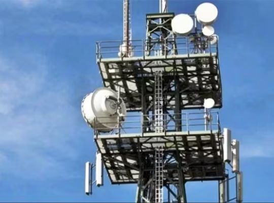 Big Breaking: Gang stealing radio receivers from mobile towers busted! Connection to China, Reiki during the day and loot at night