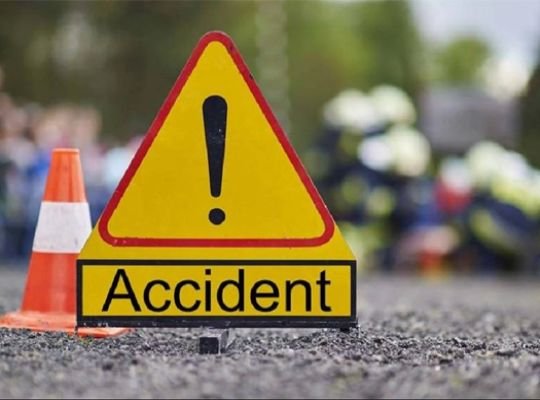 Horrific accident: While changing the vehicle's step, the car came as a call! Six people crushed, dead bodies piled up on the road