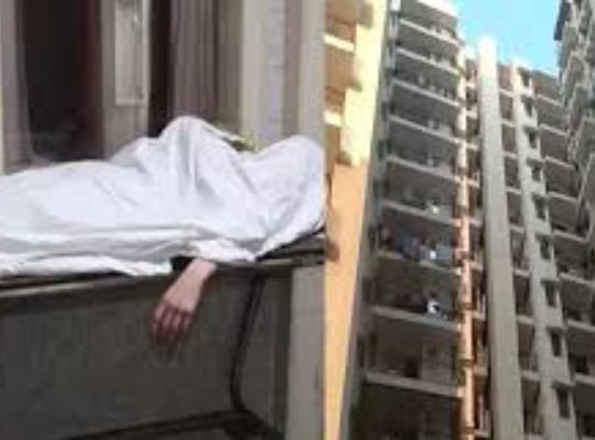 Minor girl fell from 15th floor! Bloody body found in society after 12 hours