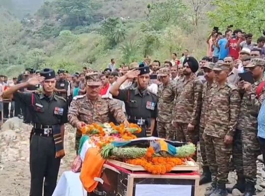 Uttarakhand: Martyr Bhupendra Negi's last rites were performed with military honours! Last farewell with tearful eyes