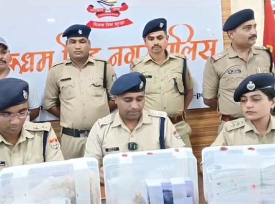 Disclosure: Rudrapur police arrested three vicious thieves! Had raided the goldsmith's shop, had made the plan while working at home