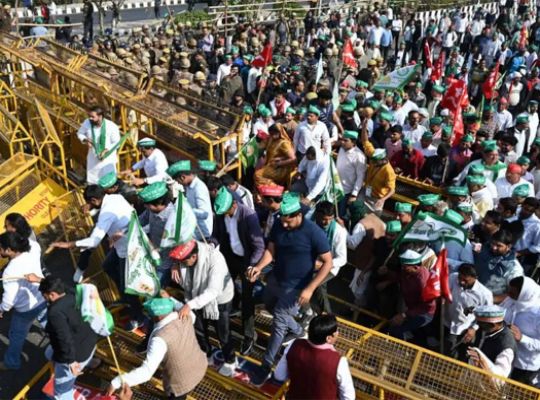 ‘Delhi Chalo’ movement: Farmers break barricades at Shambhu border! Police fired tear gas shells, heavy force deployed everywhere