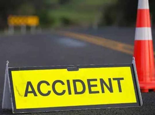 Speed ​​wreaks havoc: Tragic accident in Haldwani! Young man stuck inside bus along with his scooter, parts had to be cut with cutter