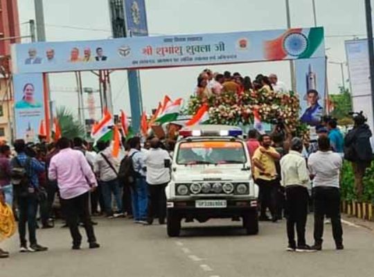 Big news: Astronaut Shubhanshu Shukla gets a royal welcome in the city of Nawabs! Huge crowd gathered from the airport to Gomti Nagar