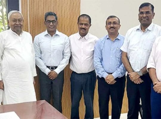 1991 batch dynamic IAS officer Pratyaya Amrit took over as Chief Secretary of Bihar! Chief Minister Nitish Kumar congratulated him