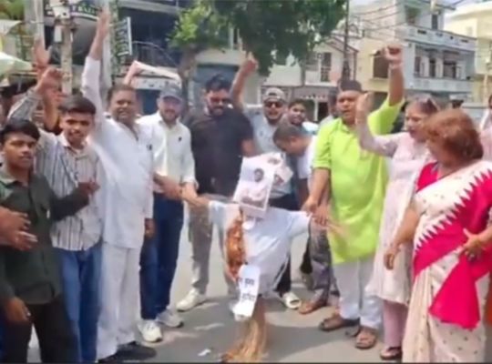 Uttarakhand: MLA Umesh Kumar in news again! Hindu organization officials burnt his effigy in Rudrapur