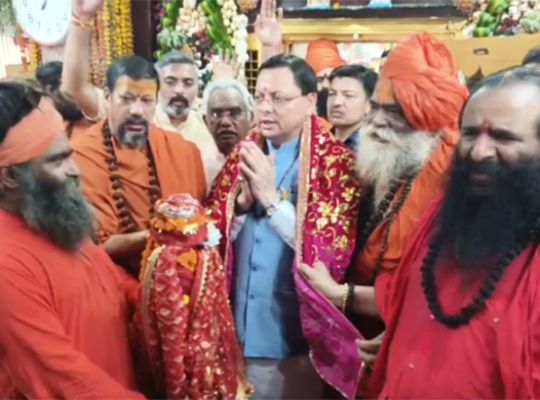  Uttarakhand: CM Dhami arrives in Haridwar, interacts directly with traders, and police detain several Congress members.