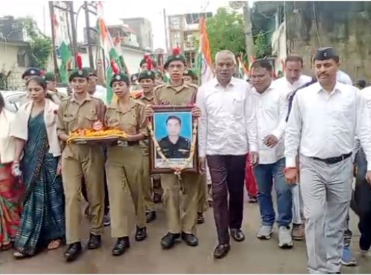 Uttarakhand: Martyrs' Honor Yatra arrives in Lalkuan! Soil collected from the courtyard of martyr Dharmendra Gangwar is sent to Sainyadham.