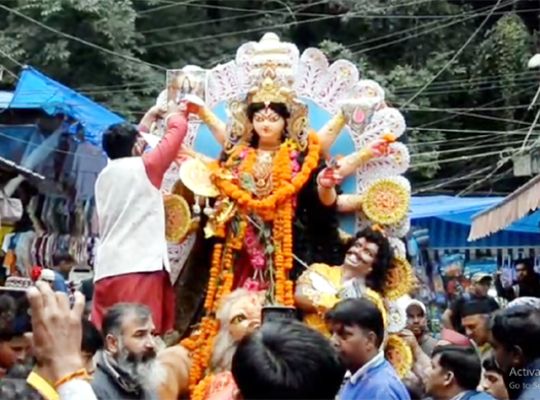 Nainital: Nav Durga Festival! Goddess Durga's palanquin takes a city tour, showcasing a blend of Bengali and Kumaoni cultures.