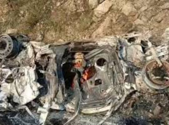 A tragic accident on Bhai Dooj in Uttarakhand! Three people died after a car fell into a deep ravine in Chamoli and caught fire.
