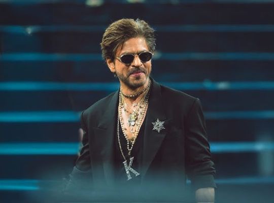 Shah Rukh Khan, the King of the film industry, turns 60! Everyone from Kajol to Akshay Kumar extended their best wishes. Learn about the fear that still terrifies the Bollywood King.