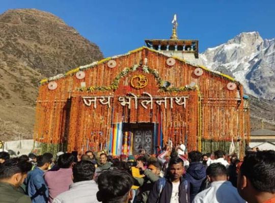 Uttarakhand: A wonderful confluence of tradition and spirituality at Badrinath Dham! The doors were closed in the traditional manner.