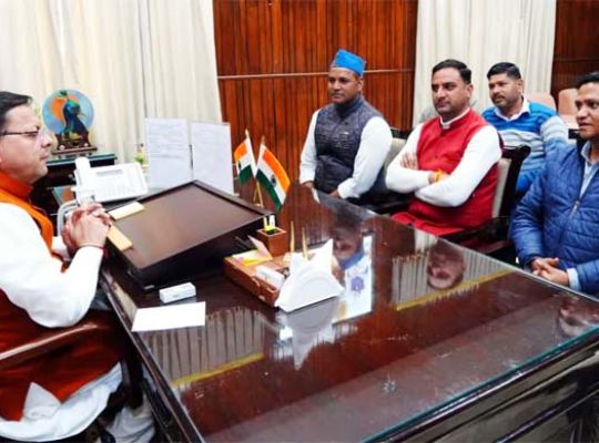 The Uttarakhand government has made a historic decision in favor of UPNL employees! Those who have completed 12 years of service will receive equal pay for equal work.