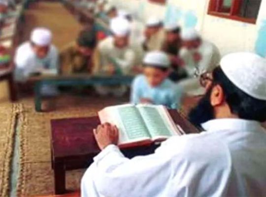 Uttarakhand: A maulana at the Jwalapur Madrasa in Haridwar has been accused of sexually assaulting a minor. The situation has heated up.