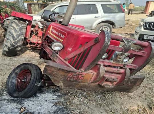 Tragic accident in Uttarakhand! A tractor-trolley loaded with mining material suddenly spun out of control, killing two young men in the head-on collision.