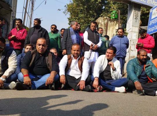 Mortuary security fails! Rats gnaw at the face and eyes of a young man kept overnight at a Haridwar hospital; his family expresses displeasure.