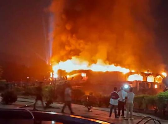  A Goa weekend party was devastated! A midnight explosion engulfed the club in flames, killing kitchen staff and tourists trapped in the basement.