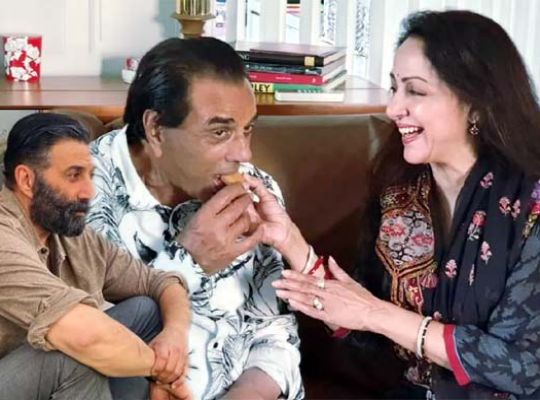 Dharmendra's family immersed in memories on his 90th birthday! Hema Malini said, "I'm picking up the pieces," while Sunny and Esha also opened their treasure trove of memories.