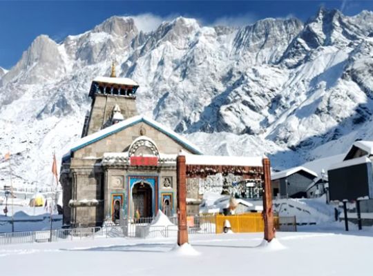  Uttarakhand: Snowfall freezes the city of Kedarnath! Security measures remain strong even in sub-zero temperatures, disrupting normal life.