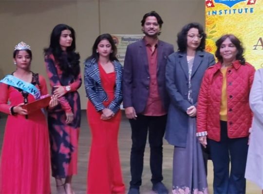 Ayodhya: Jhunjhunwala PG College held an alumni celebration! Colorful performances captivated the audience, showcasing the sweetness of affection and love.