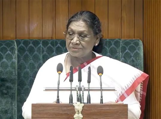 Parliament's budget session begins: President Murmu lists government achievements! Emphasis on women's empowerment, startups, and foreign policy; opposition demands debate on voter lists and laws
