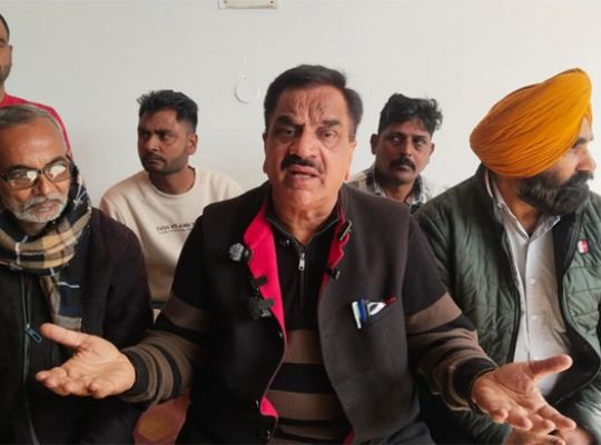 Politics heats up in Udham Singh Nagar! Meena Sharma's allegations against Rajkumar Thukral escalate political tensions, with the apology and removal of his gunman.