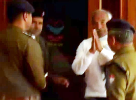 A new twist in the land grabbing case: Gadarpur MLA Arvind Pandey broke his silence on the allegations against his family! He met with the DGP and demanded that both parties undergo narco-analysis.