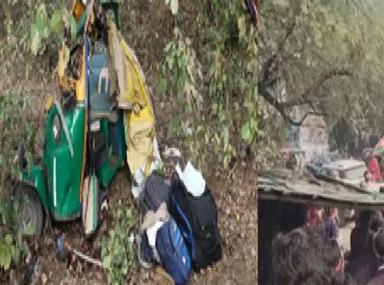 Agra rocked by horrific road accident: A container overturned on an autorickshaw carrying passengers returning home from Cantt station! Five dead, three seriously injured