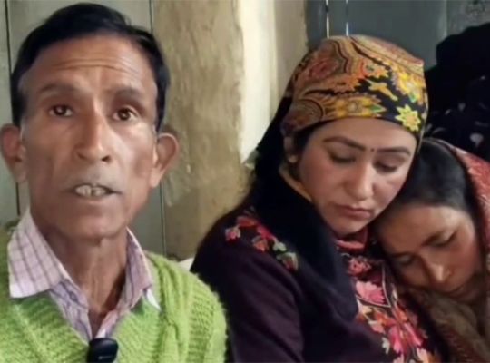  Uttarakhand: Jyoti Adhikari met with family members in Pauri! After giving the aid, she said, "This is a fight for the rights of society and daughters."