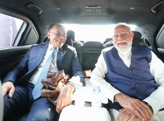 PM Modi on Malaysia tour! Car diplomacy on display in Kuala Lumpur, spotted in the same car with PM Anwar Ibrahim