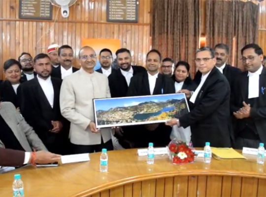 A positive message of dialogue in the Uttarakhand High Court! Chief Justice Manoj Kumar Gupta heard the demands of the advocates and assured prompt action.