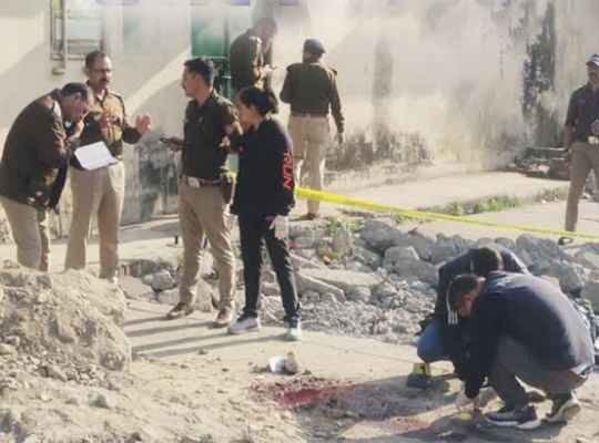 A double murder in Haldwani has sparked a stir: A young man and woman were brutally murdered! Police are searching for their identities and the accused.