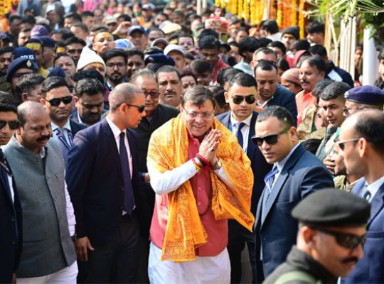 Uttarakhand: A confluence of religious and development in Khatima! CM Dhami offered prayers at the Vankhandi Mahadev Temple and gifted chambers worth one crore rupees to lawyers.