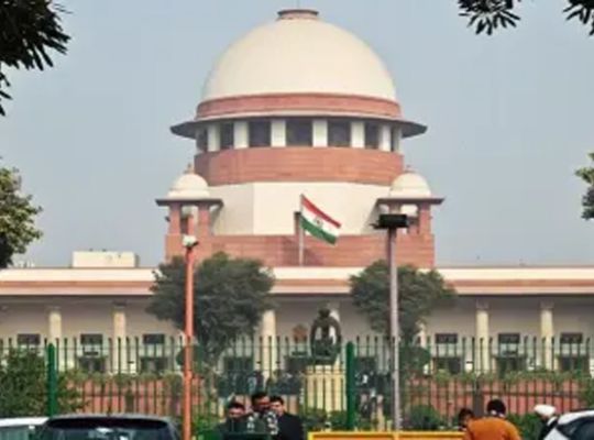  Big news: The Supreme Court has reprimanded the High Court, stating that both sensitivity and legal understanding are essential in sexual offense cases. The Kasganj special judge's summons order is reinstated.