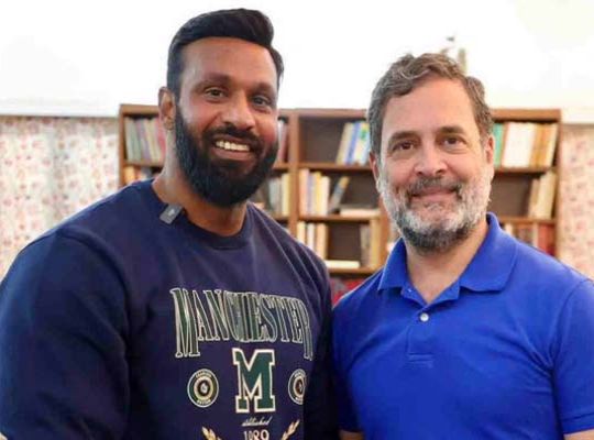 Kotdwar's Mohammad Deepak met Rahul Gandhi in Delhi and was warmly welcomed with a hug.
