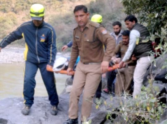 A series of road accidents continues in Uttarakhand! A car capsized in the river near Rikhaun Khad in Damta, and the bodies of two young men were recovered.