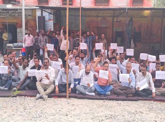 Energy Corporation officials and employees protested against the Electricity Amendment Bill.