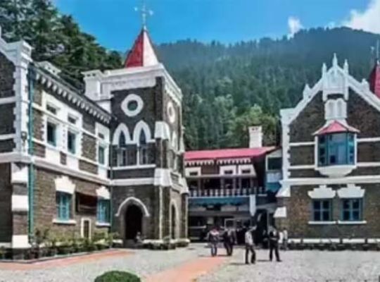 Uttarakhand: The High Court intervenes to address the deteriorating sanitation situation caused by a municipal workers' strike! The municipality is directed to resolve the problems of environmentalists and clean up the city.