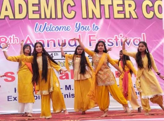 Ayodhya: AR Academic Inter College celebrates its annual festival with a bang! Little children captivate with their cultural performances.