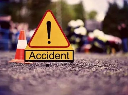 Big news: A bus carrying pilgrims overturned in Nepal's Gandaki Province! The bus, carrying returning Indian citizens, lost control and fell into a ravine, killing seven.