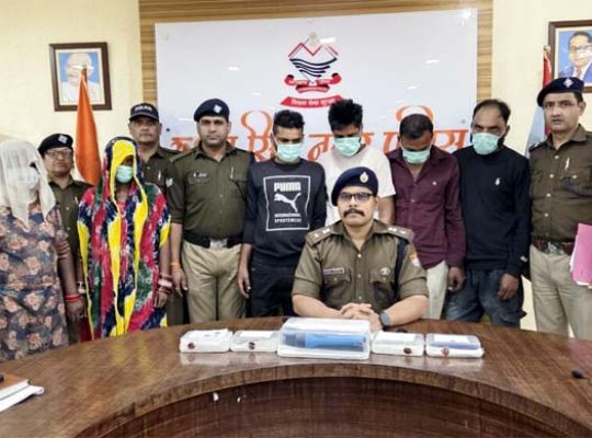 Uttarakhand: Major action by Udham Singh Nagar Police! Honeytrap gang busted, robbing and blackmailing people using women as bait! 6 notorious criminals arrested.
