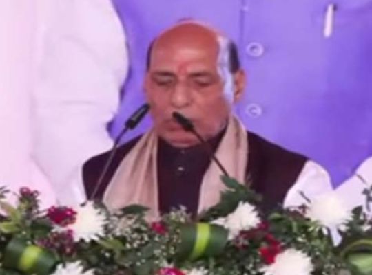 El ministro de Defensa, Rajnath Singh, exclam&oacute; en Haldwani: "El primer ministro Dhami no solo es un temerario, sino tambi&eacute;n un gran hombre".
